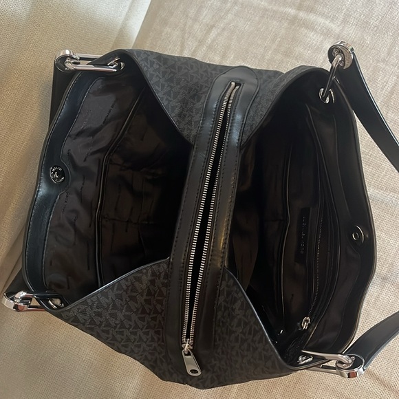 Pre Loved Michael Kors Auth Monogram Canvas and Leather - Picture 8 of 14